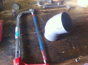 un tube pvc de 80mm et 2 colliers 60/80