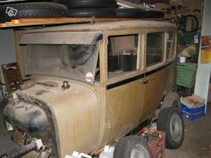 Vends Citroën B14G complète de 1928 à restaurer. Démontée en partie. Carrosserie sans choc. Moteur déposé tournant. 5 pneus et chambres à air neufs.<br />Seconde mains. Carte grise normale.4000 €