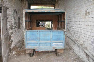 dans son garage