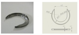 0018.JPG (21.36 Kio) Consulté 19627 fois Pour pouvoir extraire la poulie il a fallu utiliser un extracteur de roulement, mais les joues de la poulie étant très fines j’ai réalisé une rondelle ouverte pour l’intercaler entre l’extracteur et la poulie afin de ne pas l’endommager.