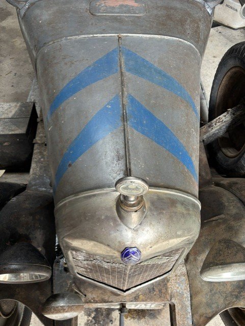 capot B12.jpg