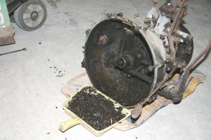 0029.JPG (99.64 Kio) Consulté 19592 fois Voici la boite avec quelques restes laissés par des souries peu scrupuleuses !