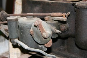 0031.JPG (99.51 Kio) Consulté 19592 fois Démontage du carburateur (2 écrous H M8).