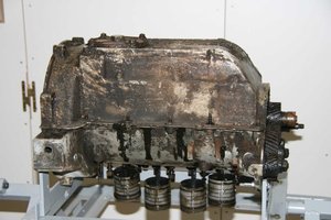 0036.JPG (99.19 Kio) Consulté 19570 fois Pour le démontage du carter inf rien de sorcier 8 boulons H M7-35 et 4 goujons M7-25