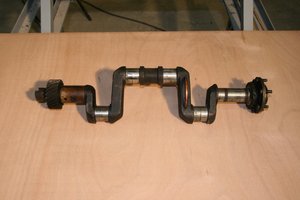 0040.JPG (98.53 Kio) Consulté 19539 fois Du coté distribution le palier reste sur le vilebrequin (c'est une bague) par contre du coté pompe nous avons deux demis palier.